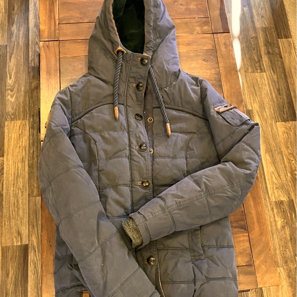 NAKETANO WOMENS SIZE M DOWN JACKET